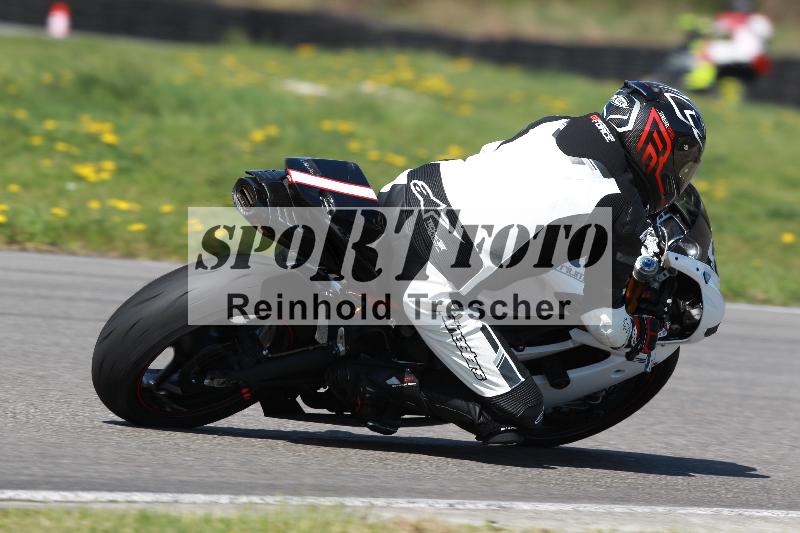 /Archiv-2022/07 16.04.2022 Speer Racing ADR/Gruppe gelb/backside